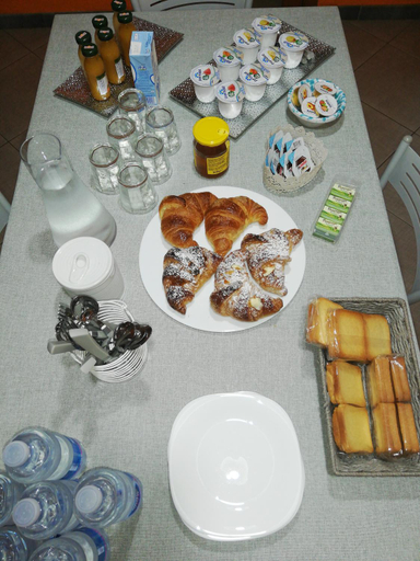 Food & Drinks