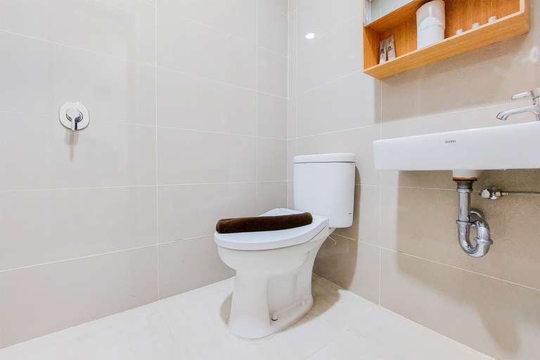 Bathroom 5, Cozy Studio (No Kitchen) Apartment B Residence By Travelio, South Tangerang
