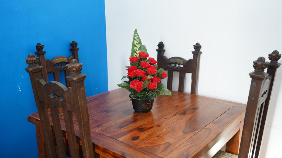 Others 4, 59B Comfortable Home Sleeps 8, London