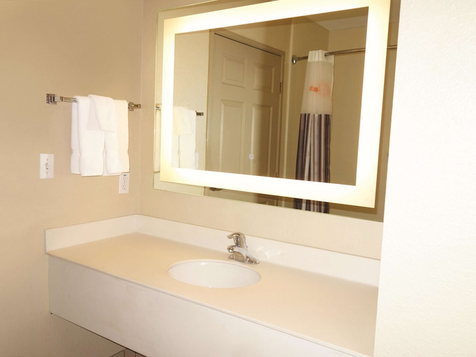 Bathroom 4, Corpus Christi Northwest, Nueces
