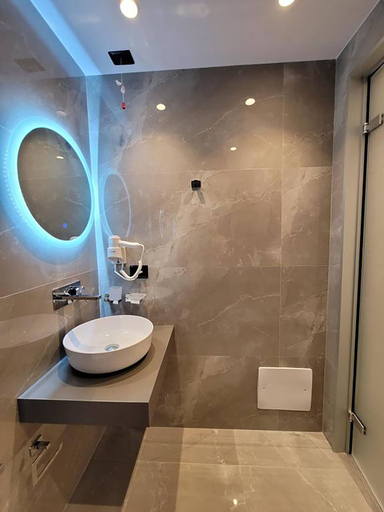 Bathroom 4, ADMIRO Hotel, Sarandës