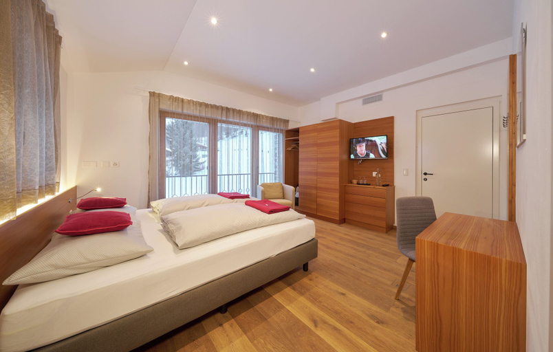 Bedroom 3, Grischuna Mountain Lodge, Inn