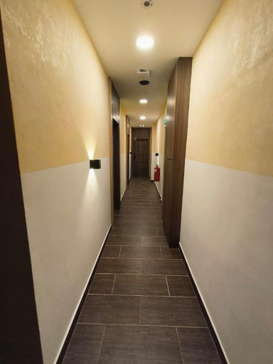 Others 5, Red's Hotel, Bintulu