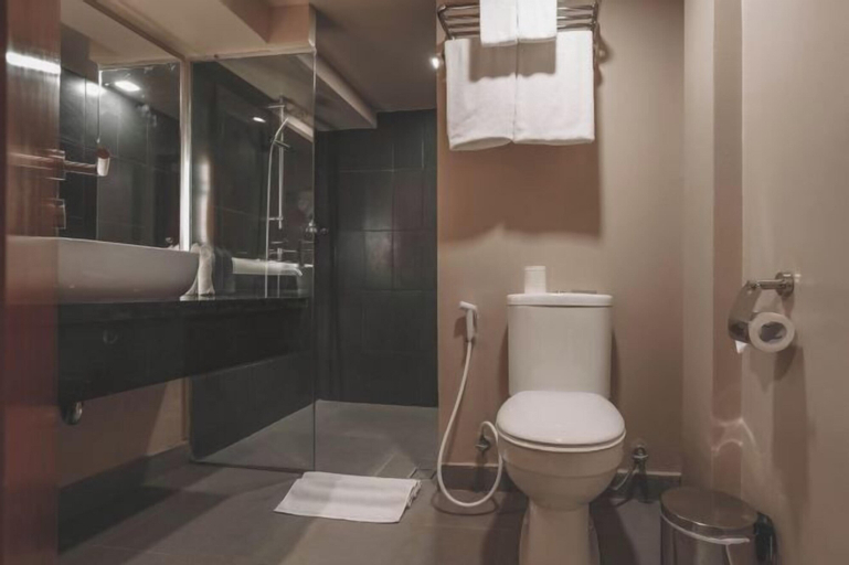 Bathroom 25