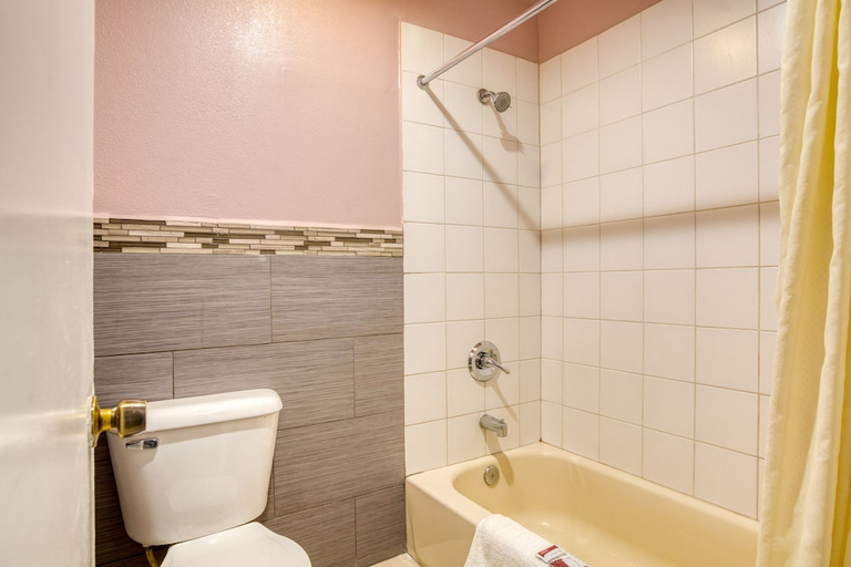 Bathroom 3, Heritage Inn And Suites, Riverside