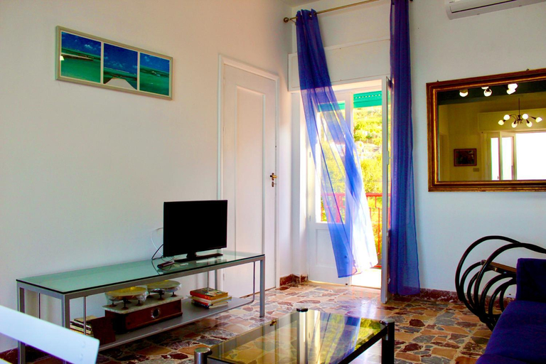 Shared lounge/TV area 2, Le Terrazze sulle Eolie, Messina