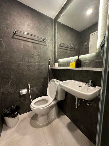 Bathroom 5, MTown Residence Apartment @summarecon Gizl Luxury, Tangerang