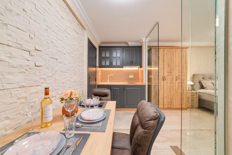 Others 5, Deluxe and Central Garden Apartment, Varna