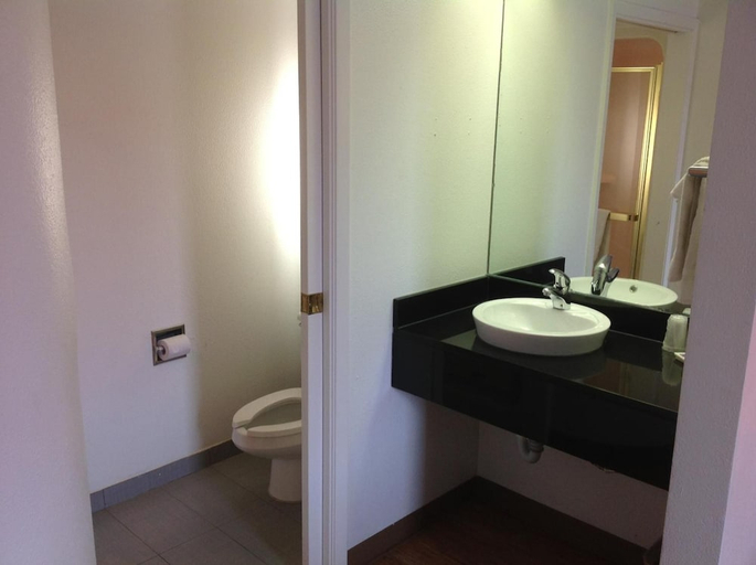 Bathroom 3, Motel6 Dallas, TX - Northeast, Dallas