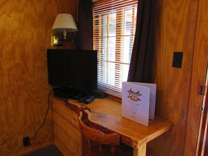 Others 5, Chinook Winds Motel, Fremont