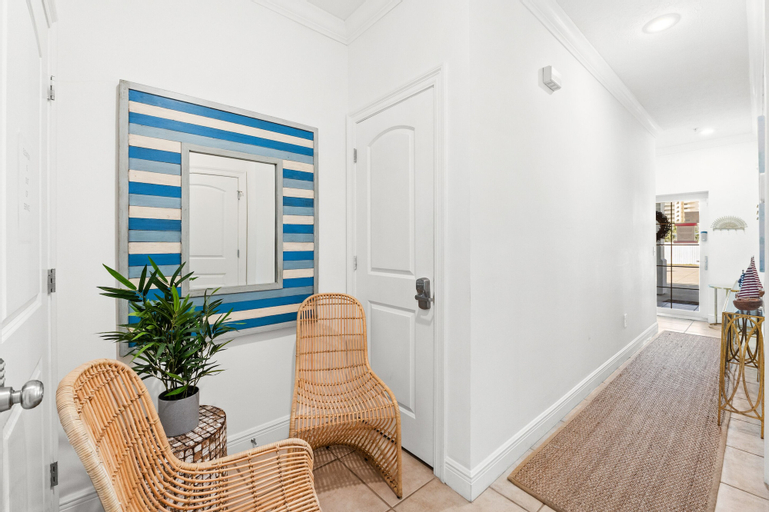 Beach House - Sea La Vie by PHG, Bay