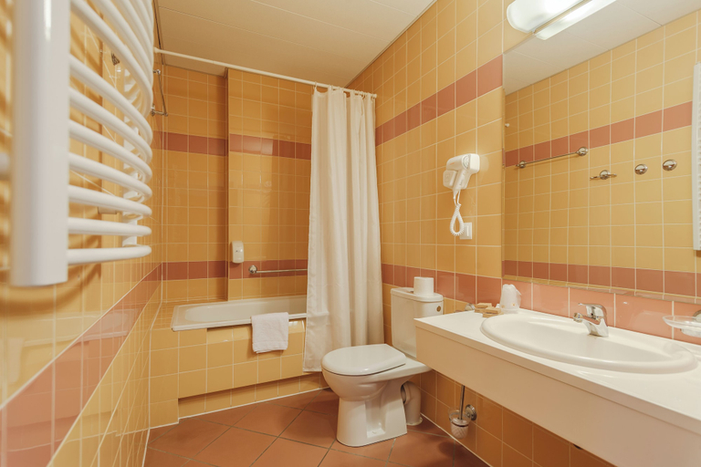 Bathroom 5, Hotel Edison, Poznań City