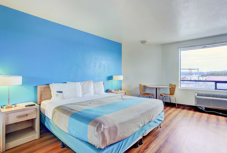 Bedroom 2, Motel6 Coos Bay, OR, Coos
