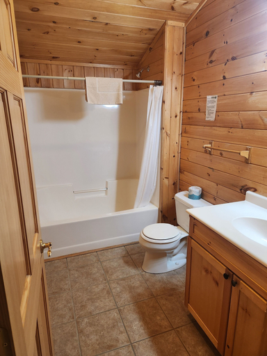Bathroom 3, Timber Trail Lodge, Lake
