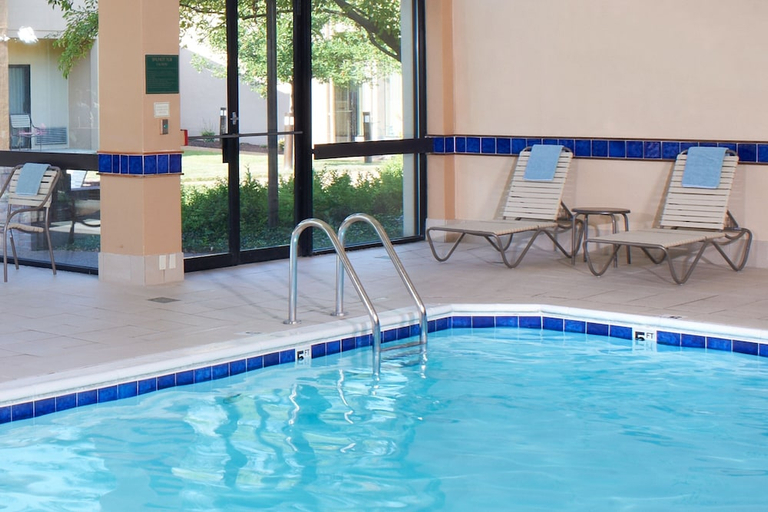 Sport & Beauty, Courtyard by Marriott St Louis Creve Coeur, Saint Louis