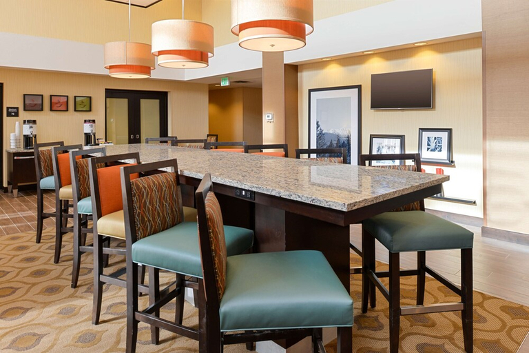 Food & Drinks 5, Hampton Inn & Suites Dougla, Converse