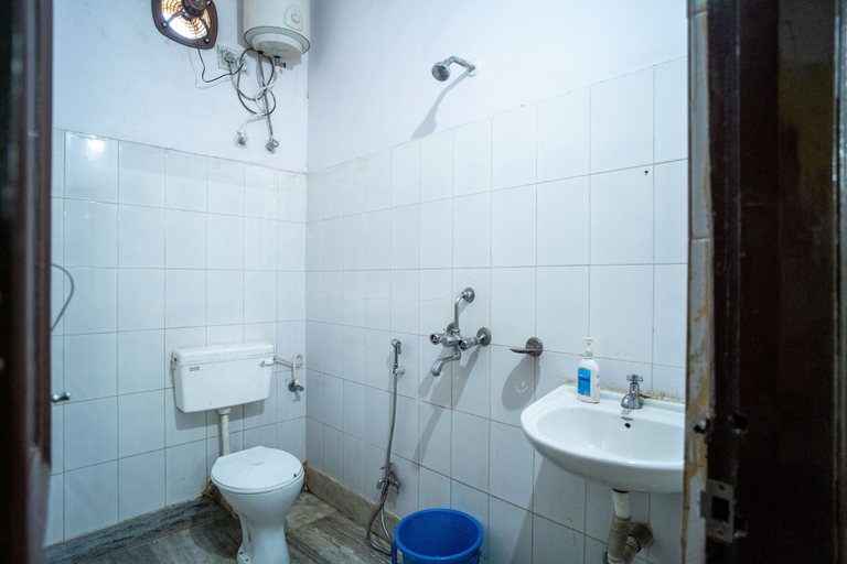 Bathroom 3, Hotel Atithi Bhawan, Purbi Singhbhum