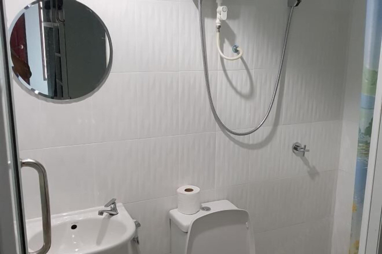 Bathroom 18