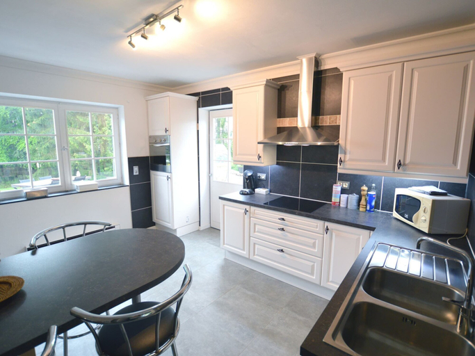 Others 5, Cozy Holiday Home in Polleur With Sauna, Liège