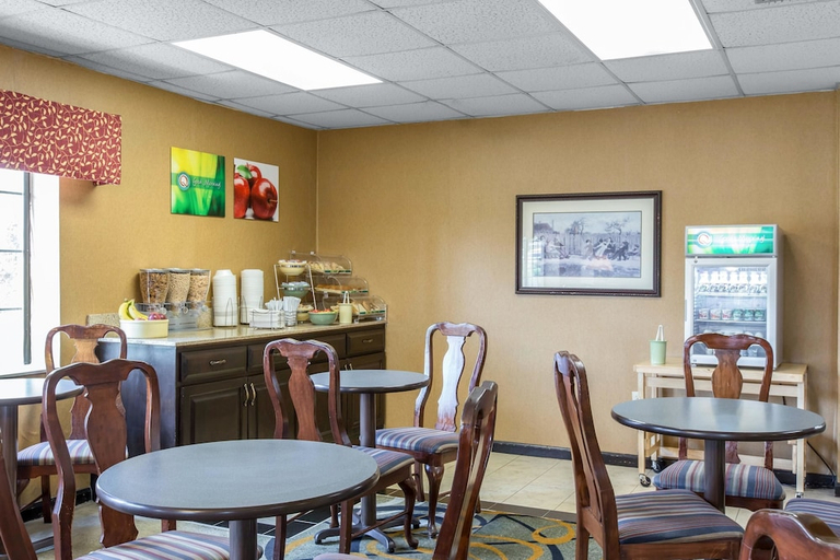 Food & Drinks 4, Quality Inn Cordele, Crisp