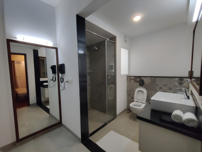Bathroom 5, Clover Greens Golf Course and Resort, Krishnagiri