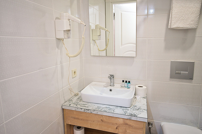 Bathroom 5, Lion City Otel, Büyükçekmece