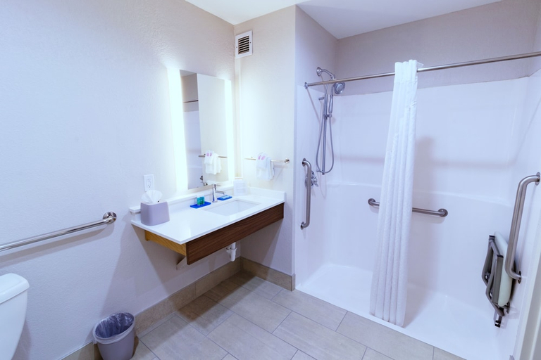 Bathroom 4, Holiday Inn Express & Suites CRESTVIEW SOUTH I-10 by IHG, Okaloosa