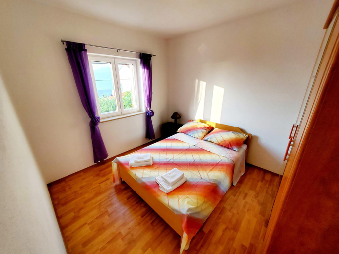 Others 3, apartmani Tanja, Postira