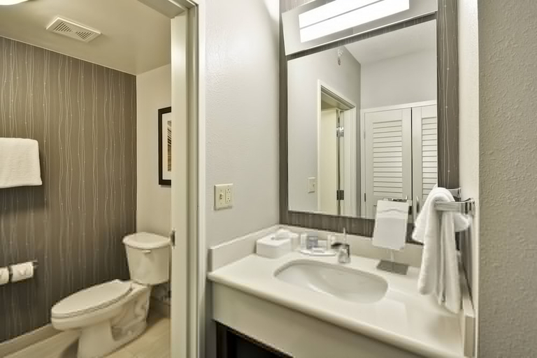 Bathroom 3, Courtyard by Marriott Dalton, Whitfield