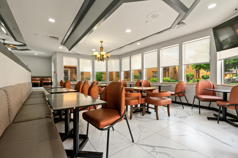 Food & Drinks 5, Chicago Club Inn & Suites, Dupage