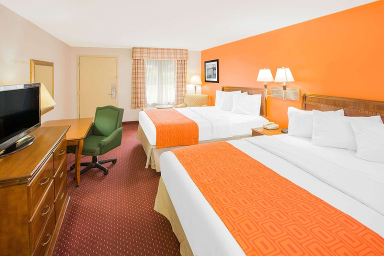 Bedroom 3, Howard Johnson by Wyndham Dothan, Houston
