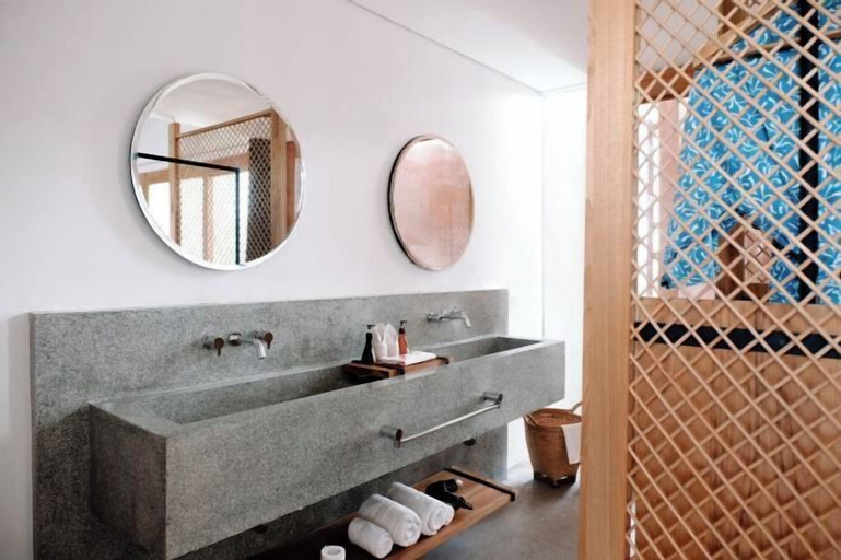Bathroom 22