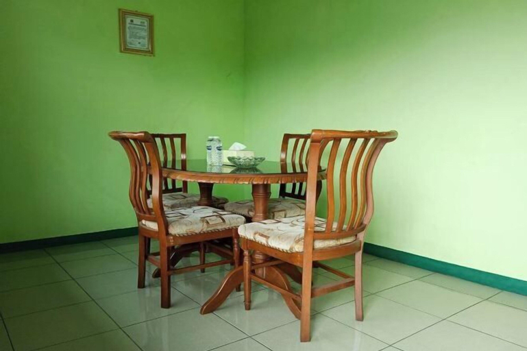 Dining Room 19