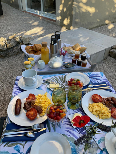 Food & Drinks