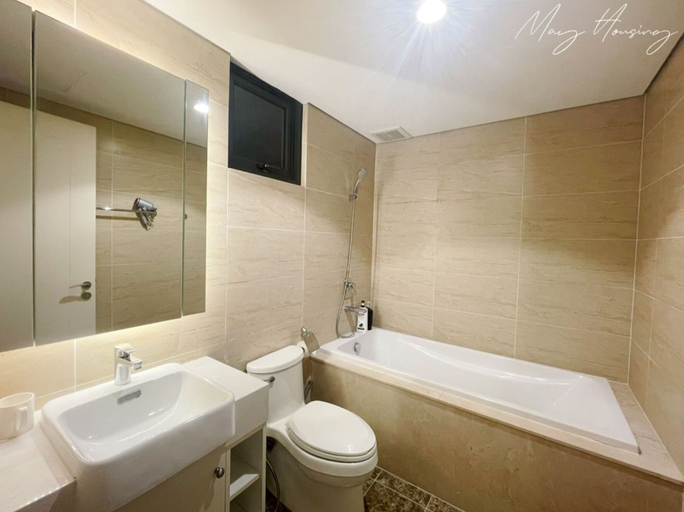 Bathroom 2, May Housing - D'capitale, Cầu Giấy