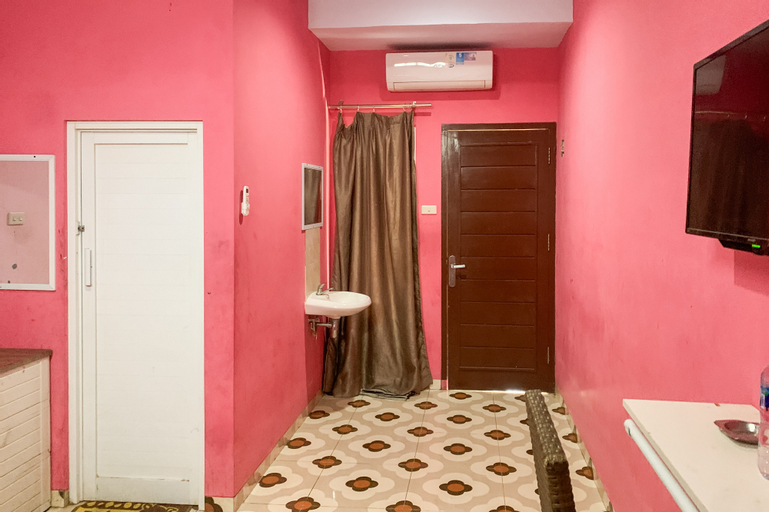 Bathroom 12