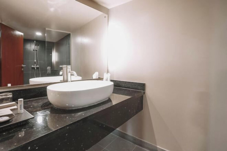 Bathroom 23