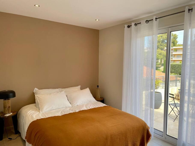 Bedroom, Spacieux apt a proximite du port: clim et parking, Var