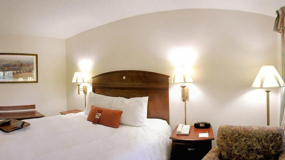 Bedroom 2, Hampton Inn Dalton, Whitfield