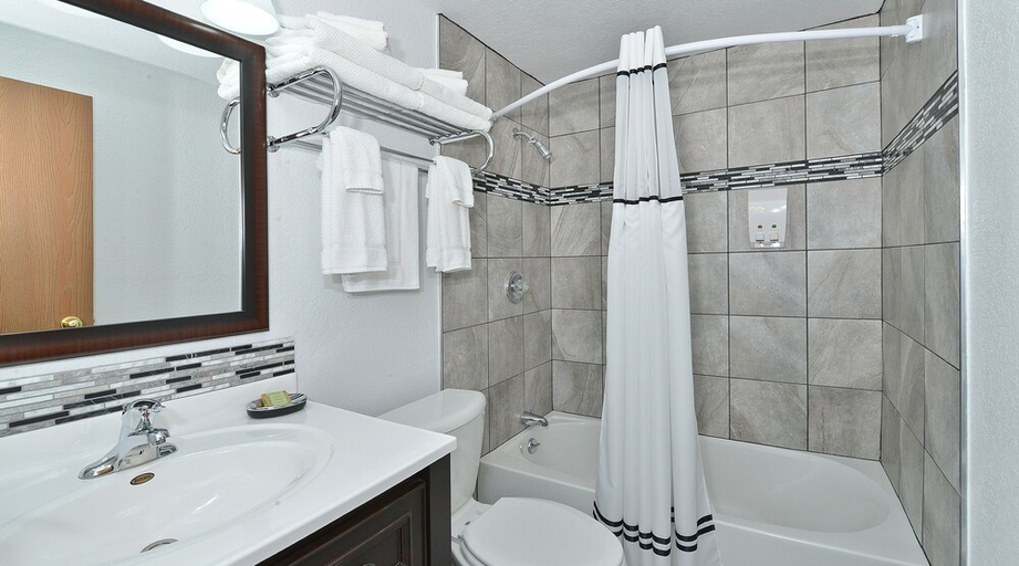 Bathroom 4, Super 8 by Wyndham Deadwood / Black Hills Area, Lawrence