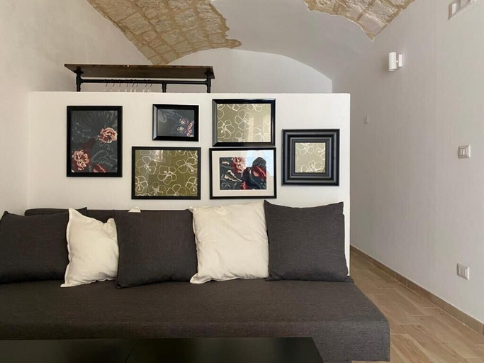 Others 5, Bari LandLord 31, Bari