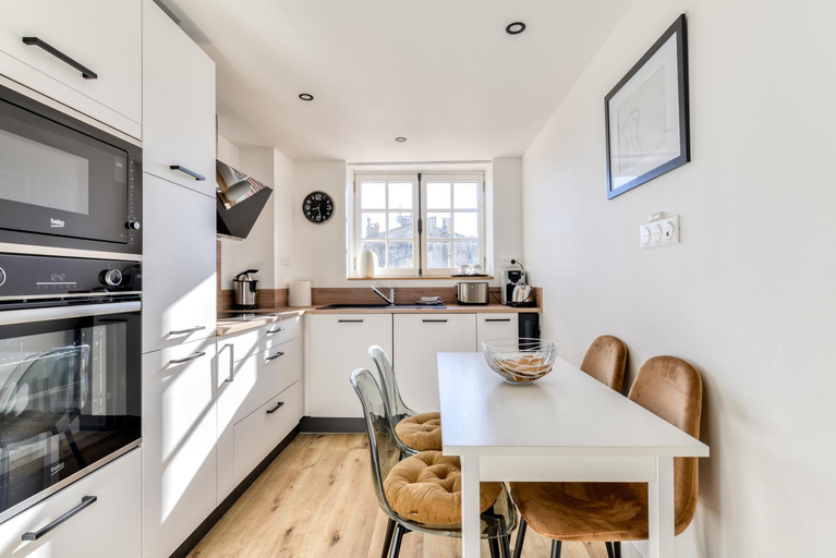 Kitchen 4, Le 11 JACUZZI avec Terrasses Clim Netflix Parking, Aude