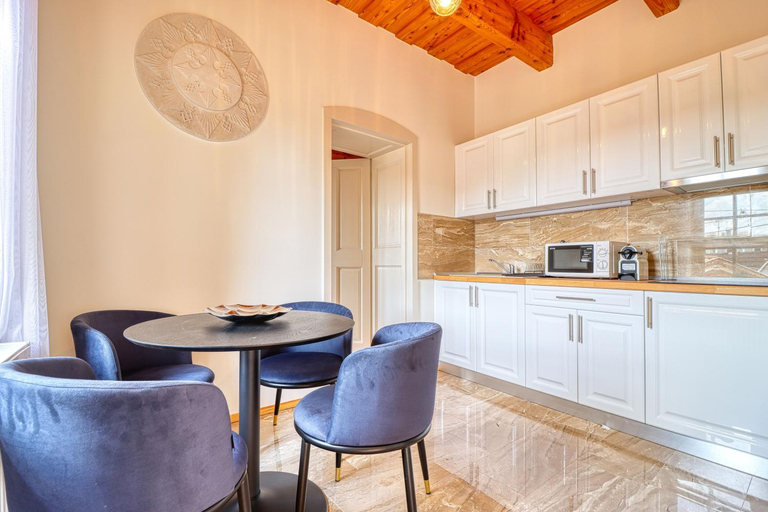 2, Manna Villa, Eger