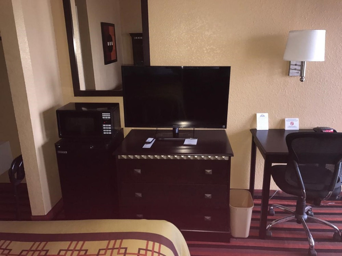 Bedroom 3, Days Inn by Wyndham Corpus Christi Beach, Nueces