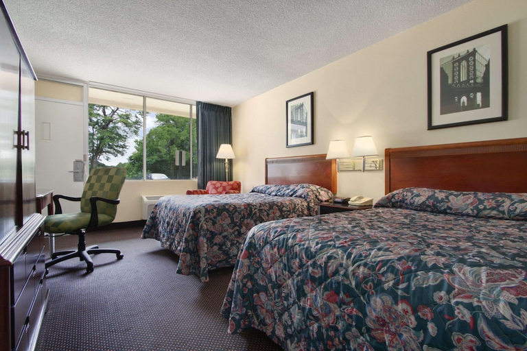 Bedroom 3, Super 8 by Wyndham Dover, Kent