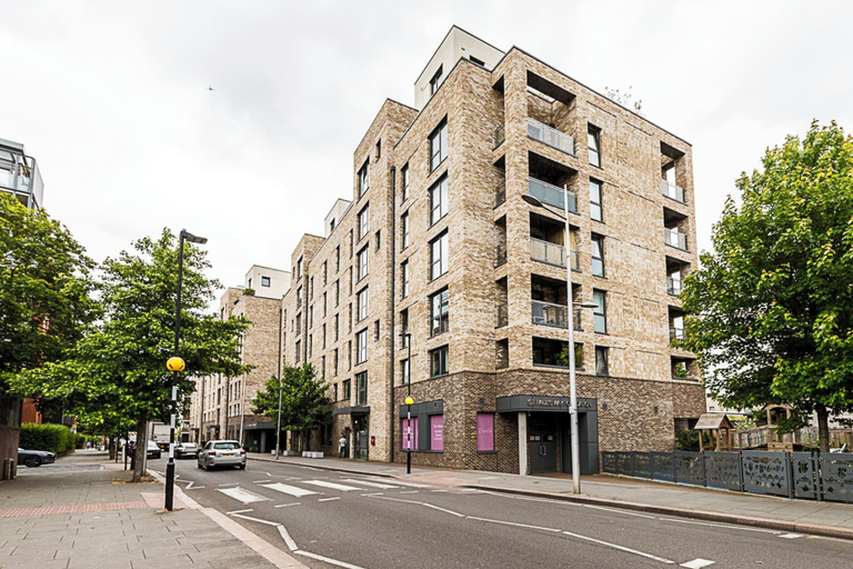 Exterior & Views, Well-connected, Cosy and Bright Modern Flat, London