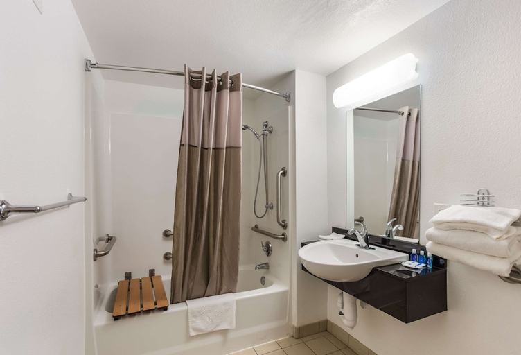 Bathroom 2, Motel6 Cross Lanes, WV–Goff Mountain Rd, Kanawha