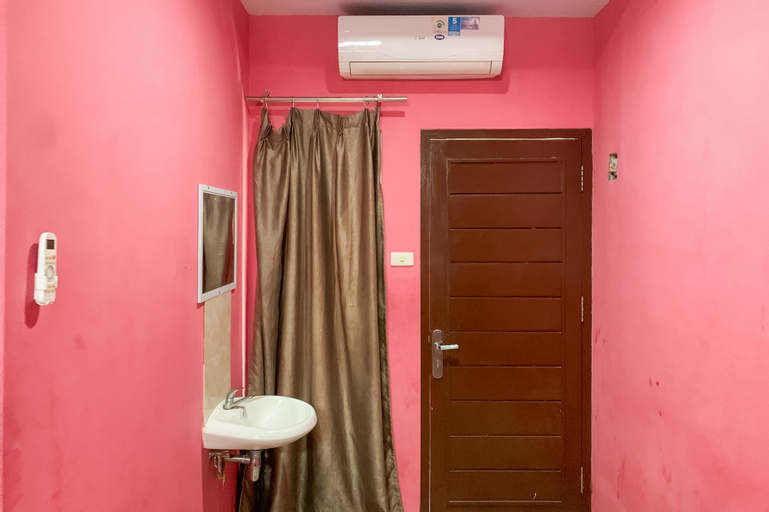 Bathroom 9