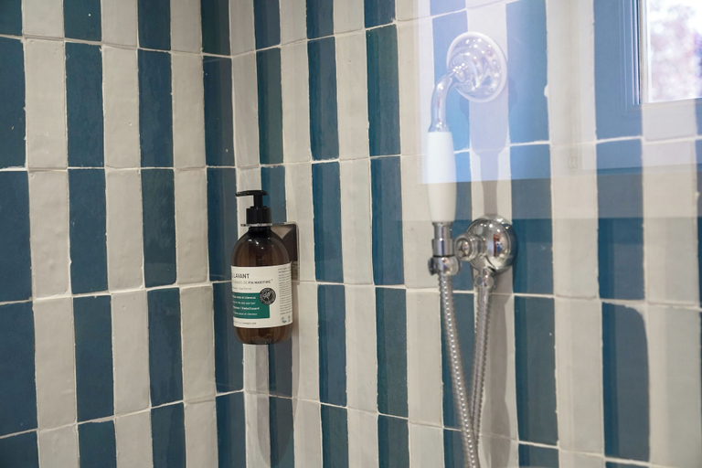 Bathroom 5, Hôtel de la Plage, Gironde