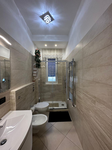 Bathroom 16